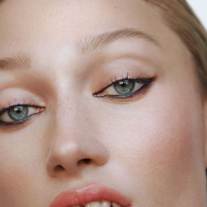 Manasi 7 Eye and Lip Definer